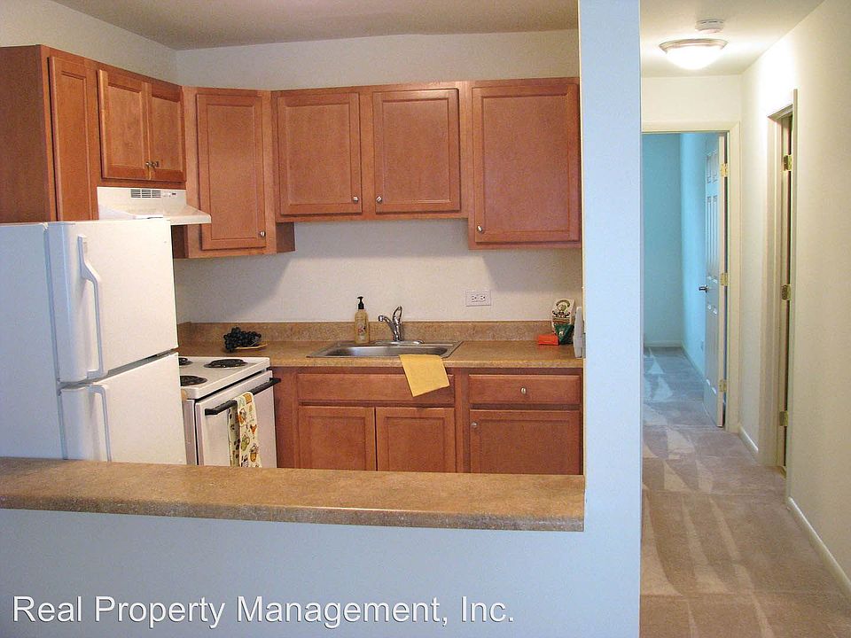 2nd image of 2206 N Berkshire Rd