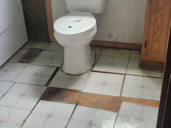 4th image of 158 Riverview St