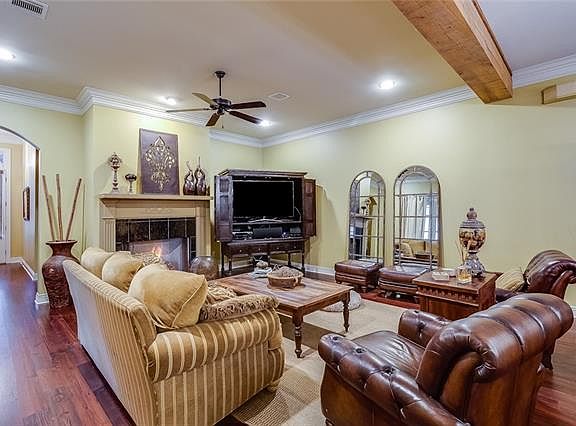 2nd image of 104 Shadow Springs Dr