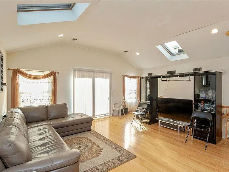 176 Manhattan Ave #2 — Photo 3