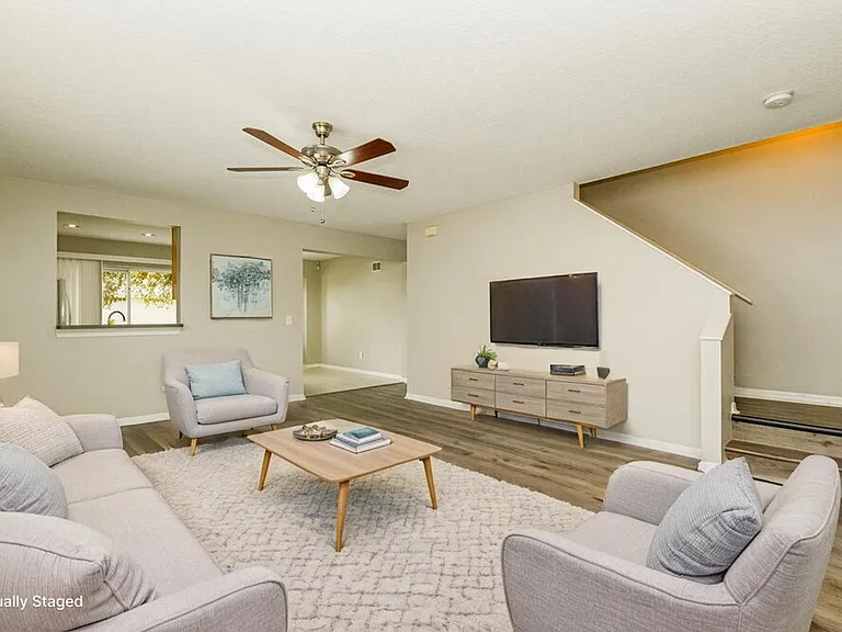 1818 Horsechestnut Ct — Photo 5