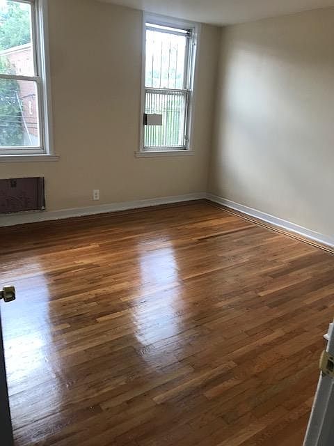 2nd image of 0 10th Ave S