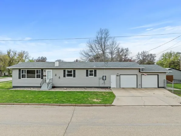 1105 6th Ave NW, Minot, ND 58703