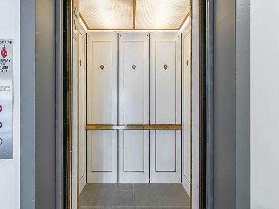 4th image of 1677 Westholme Ave #201