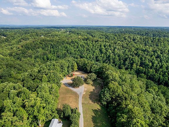 4th image of 527 Countrywood Ln