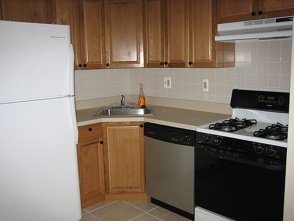 4th image of 414 N 41st St #1