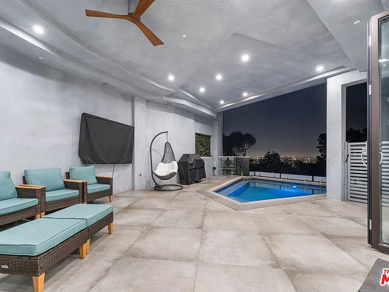 6181 Temple Hill Dr — Photo 14