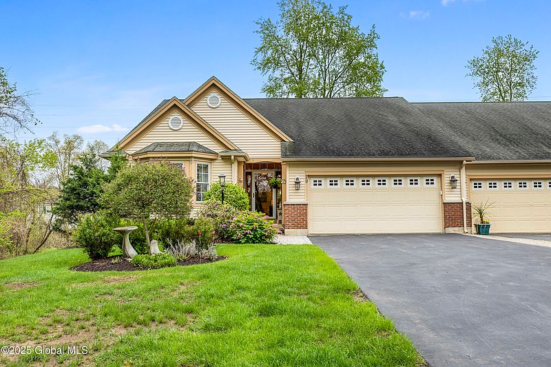 2nd image of 29 Sedgewyck Drive
