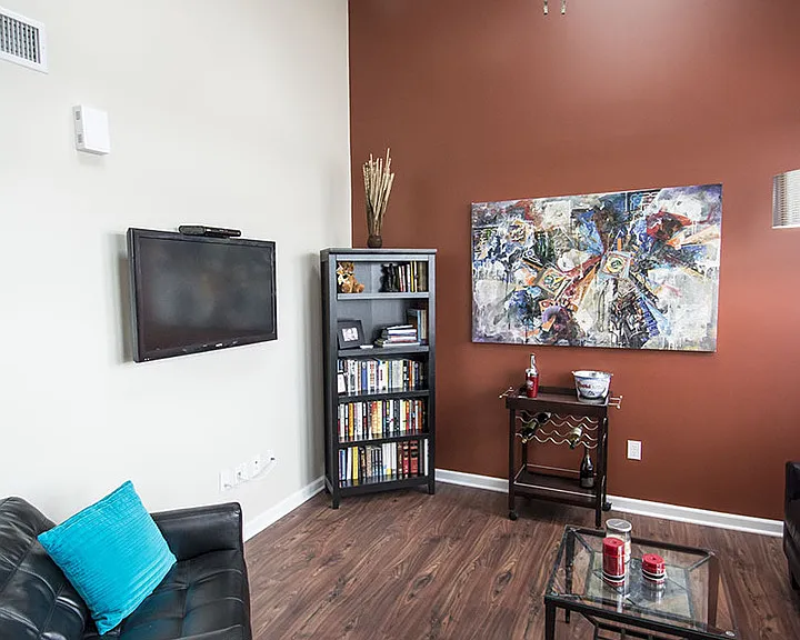 Tenth & College Horizons Apartments — Photo 29