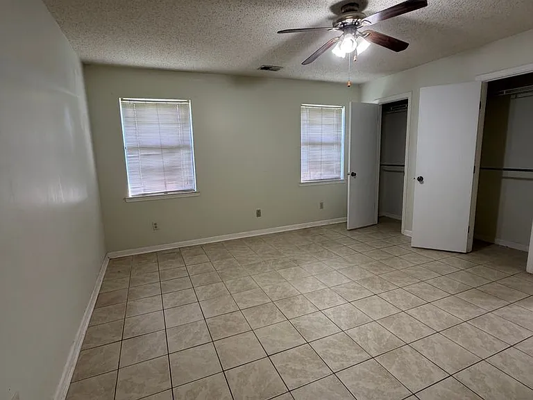 911 Black Willow Dr — Photo 17