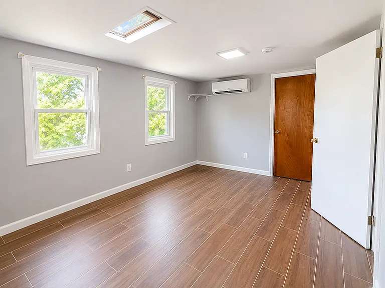 16 Croft Rd — Photo 1