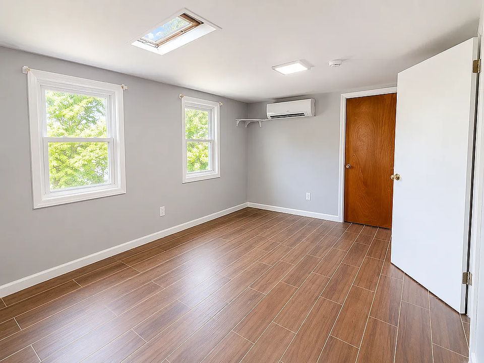 1st image of 16 Croft Rd