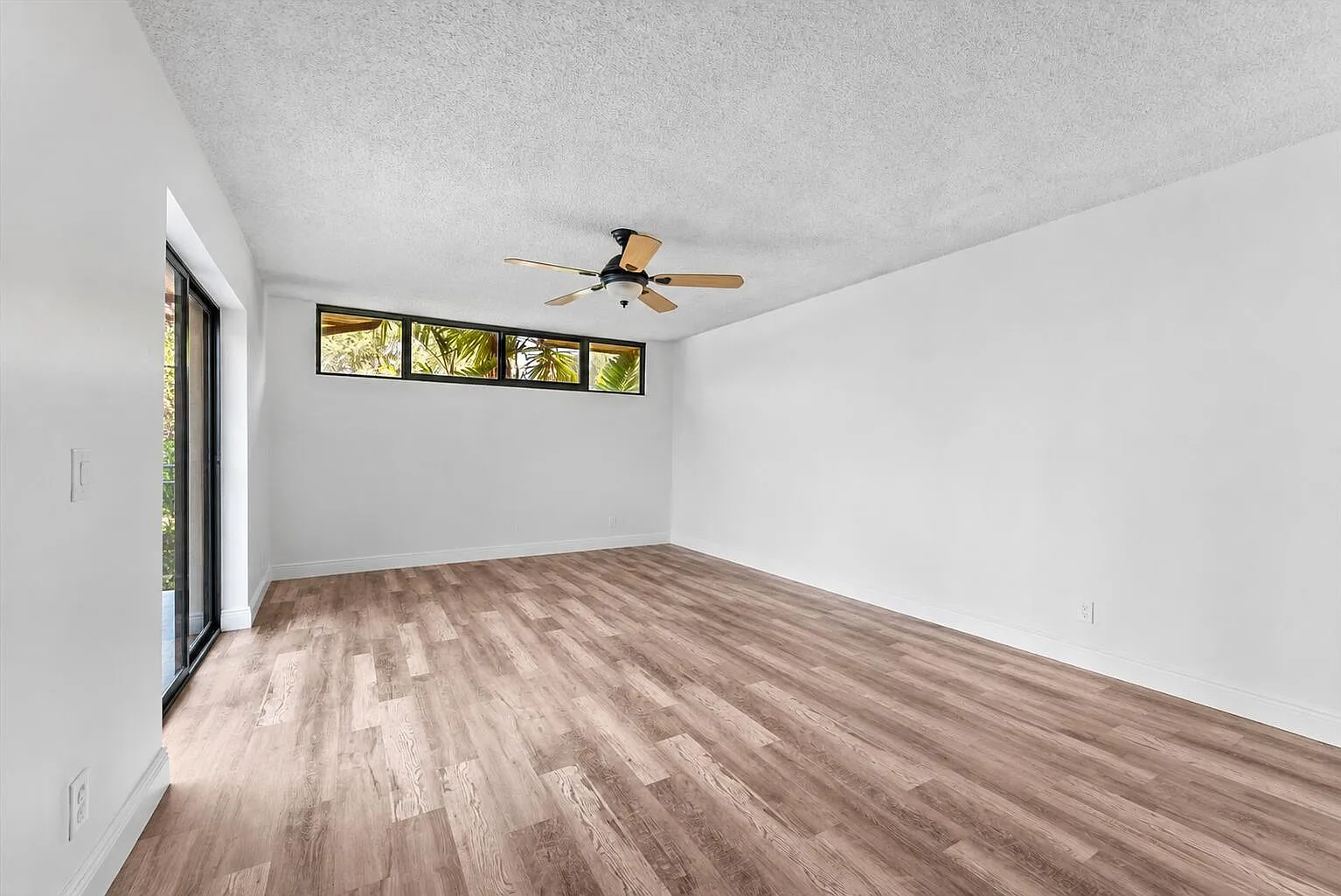 2 bed, 2.5 bath, 1218 sqft, $2,300 — Photo 2