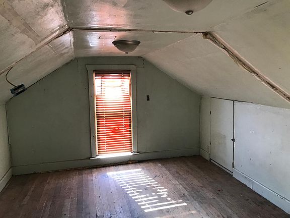 5th image of 1032 W Learned Ave