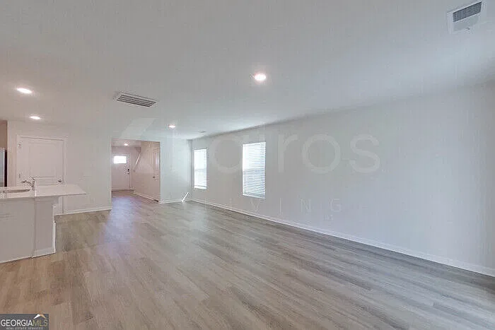 5 bed, 3.0 bath, 2361 sqft, $2,445 — Photo 2