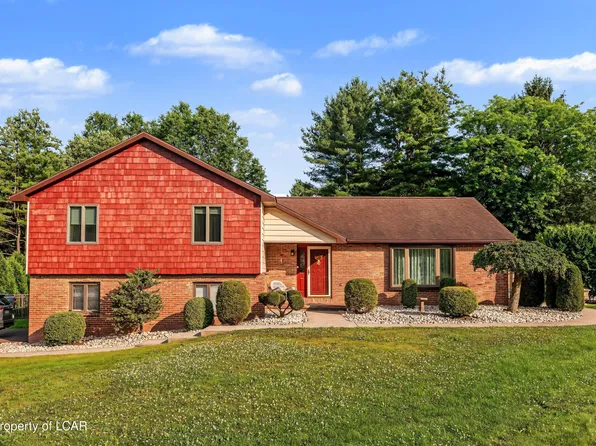 110 Eastview Cir, Sugarloaf, PA 18249