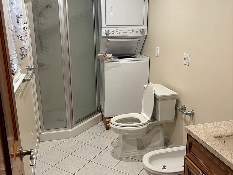 76 King George Rd #1 — Photo 5