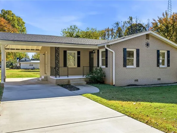 3740 Leight St, Walkertown, NC 27051