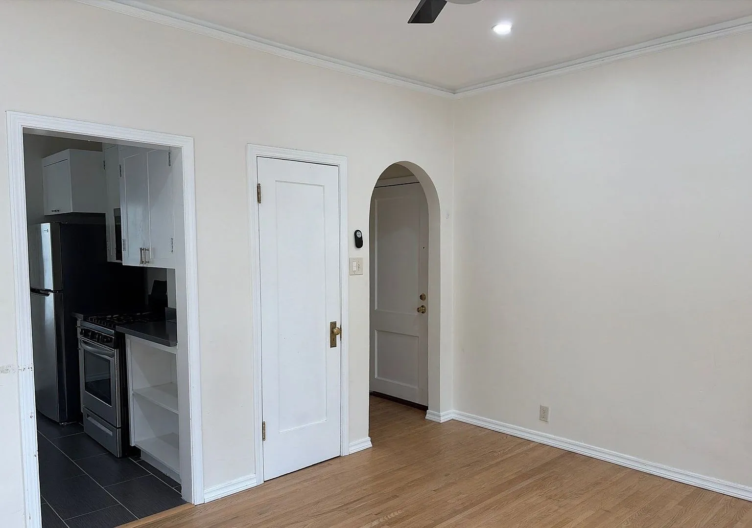HKO-852 N. Oxford Ave. — Photo 4