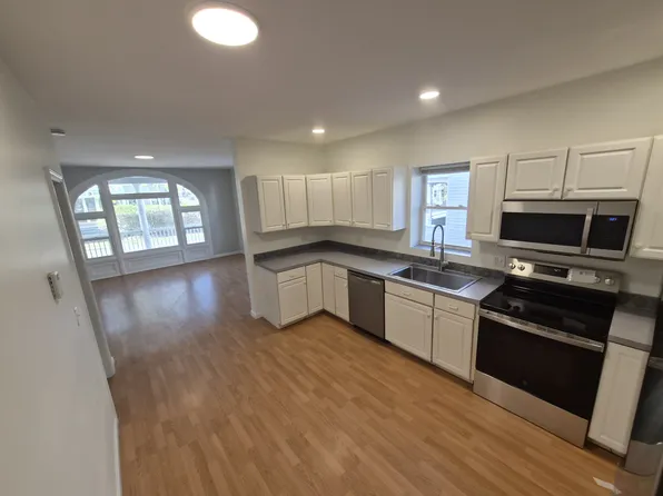 142 Washington St APT 1, Saratoga Springs, NY 12866