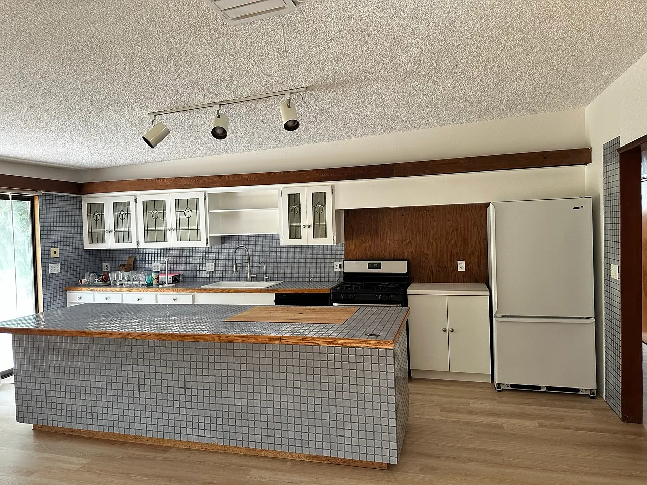 2 bed, 2.5 bath, 2000 sqft, $1,995 — Photo 4