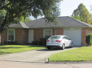 803 E Stadium Ct, Friendswood, TX 77546