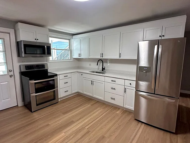 429 Mechanic St #B — Photo 14