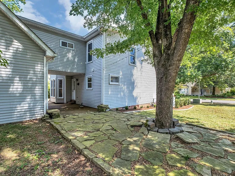 221 Adams Ct — Photo 38