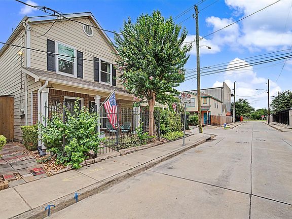 2nd image of 1104 Buckner St