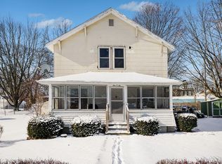 106 S Lincoln St, White Pigeon, MI 49099