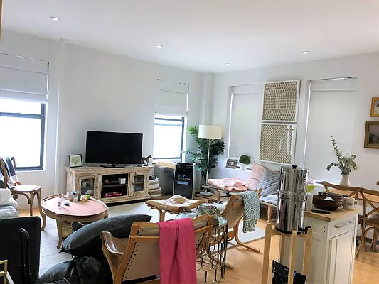 Rented by Dynamik Realty | media 19