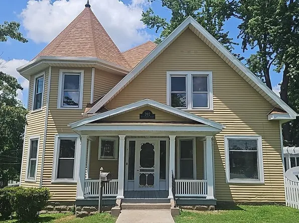 202 E 8th St, Mount Carmel, IL 62863