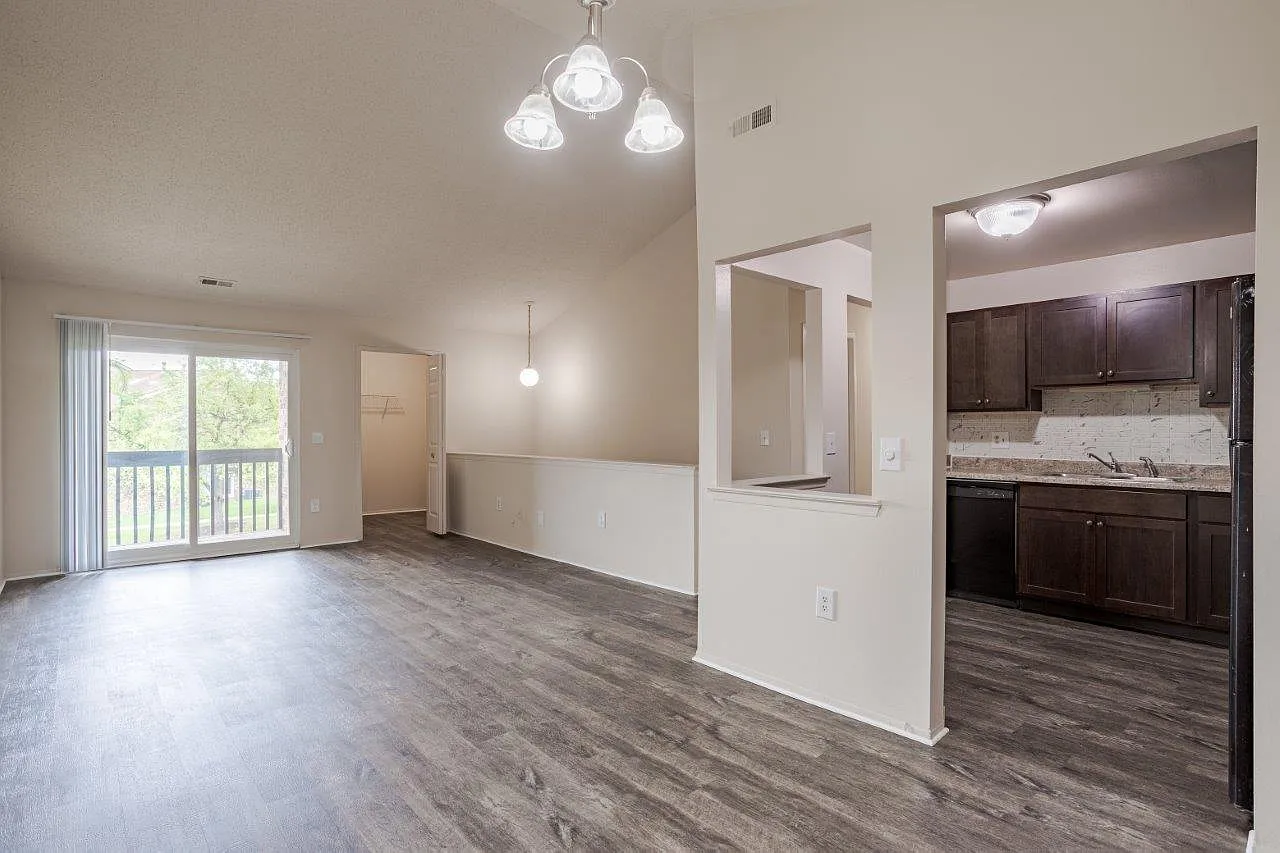 Pavilion Court Apartment Homes — Photo 2