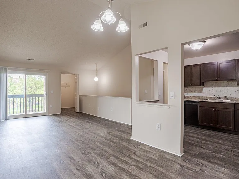 Pavilion Court Apartment Homes — Photo 2