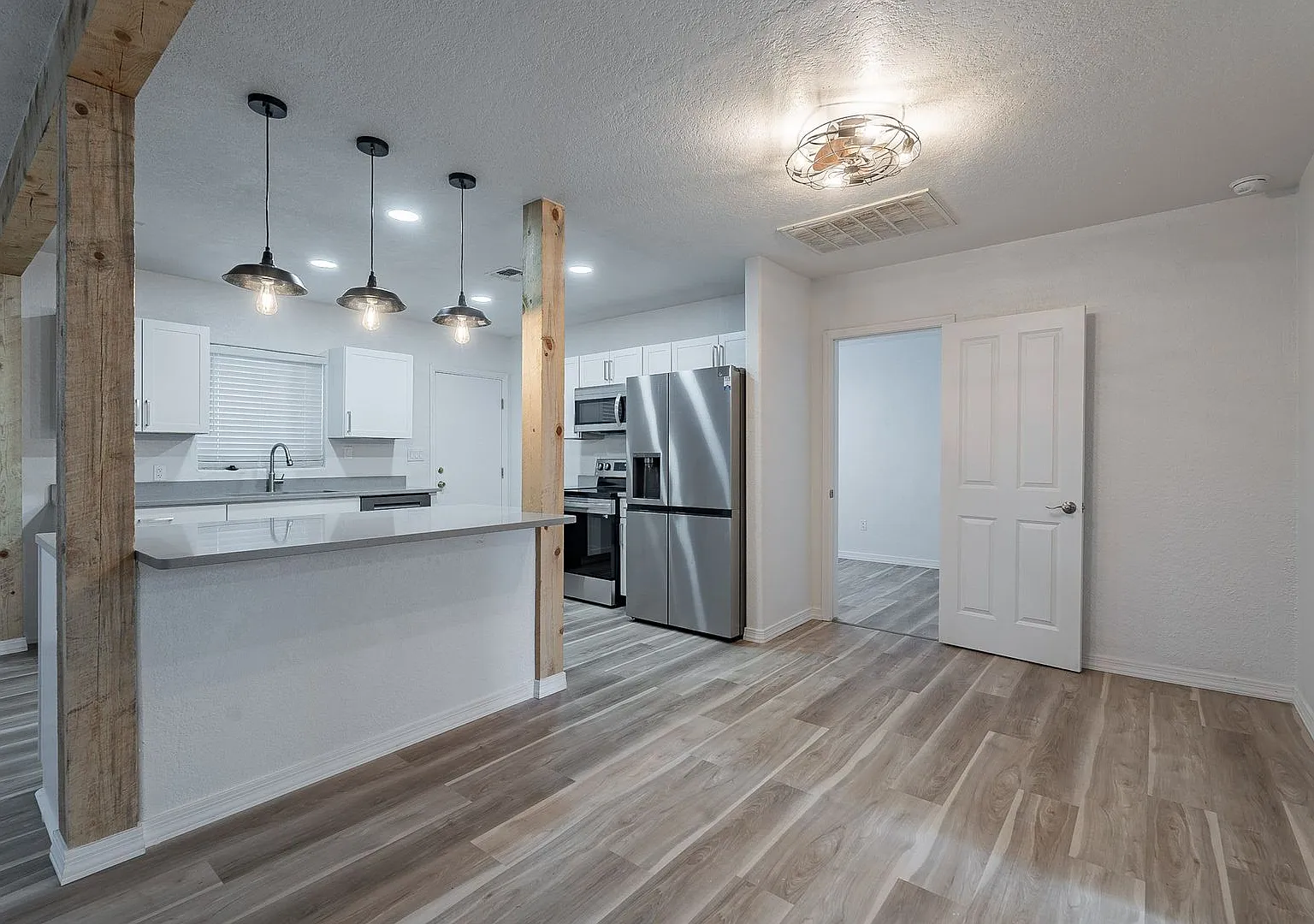 920 E. Elm St. — Photo 1