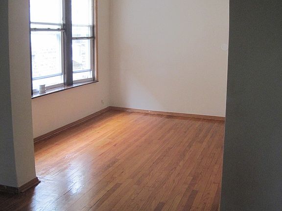 3rd image of 4822 N Karlov Ave #2