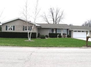 1205 Maplewood Dr, Monmouth, IL
