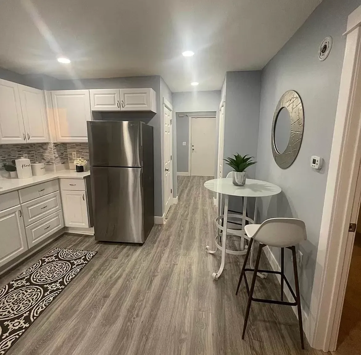 3 bed, 1099 sqft, $2,200 — Photo 3
