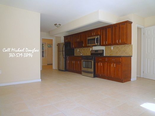 5th image of 43 Vernon Ave APT 1