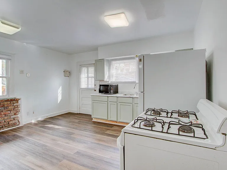 4239 N College Ave — Photo 8