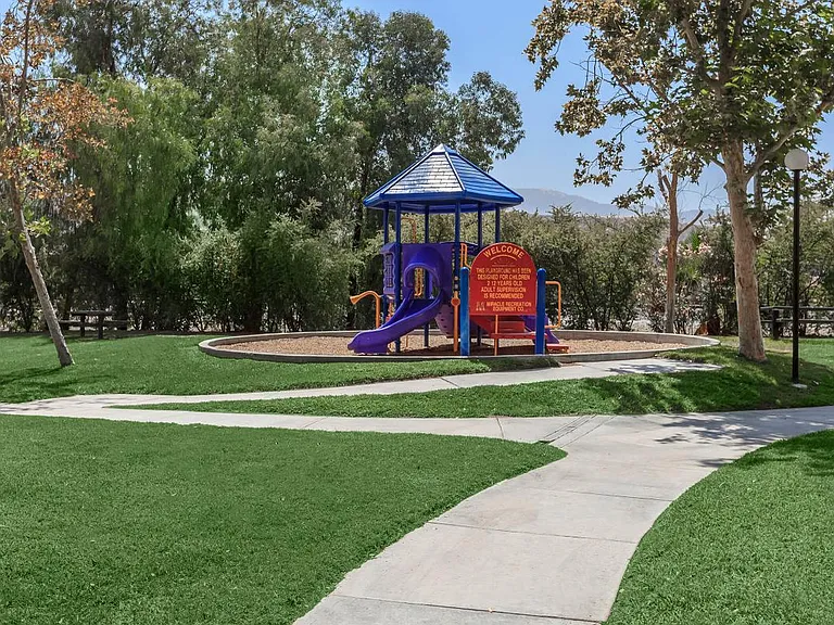 Riverpark — Photo 16