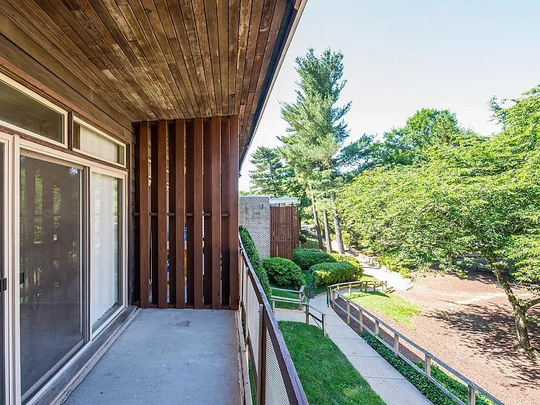 Wheaton House — Photo 8