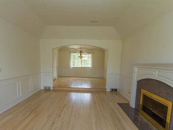 5th image of 2210 E 54th Ln