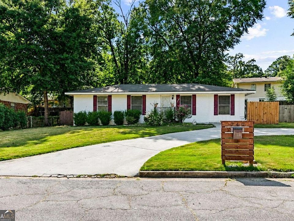 1st image of 740 Tara Cir SE
