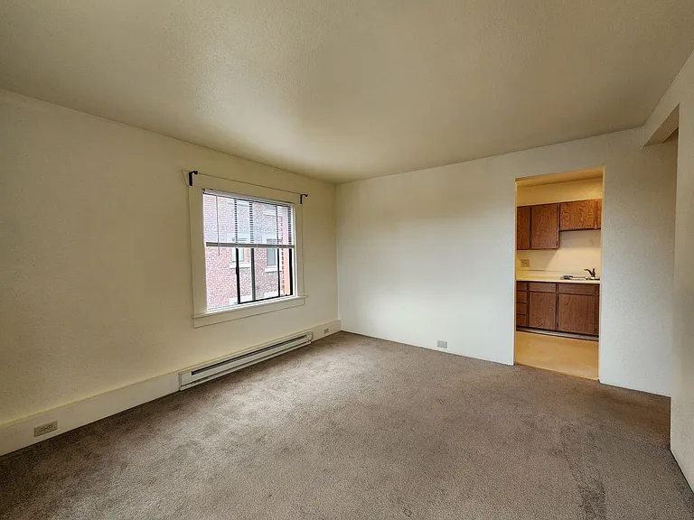Florence Apartments — Photo 11