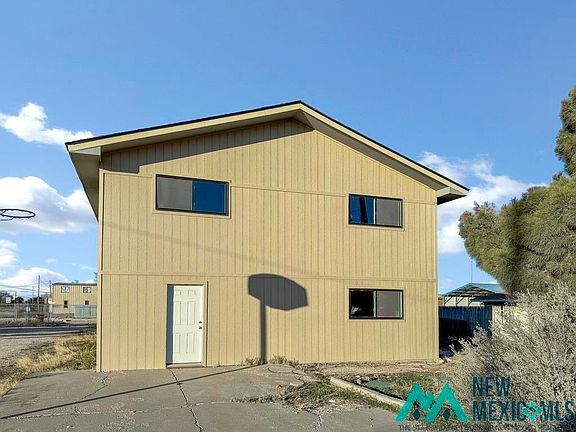 2nd image of 806 E Rancho Rd