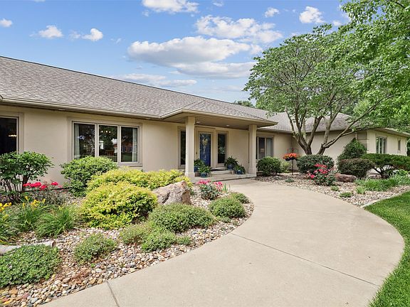 2nd image of 4416 Oakwood Ln