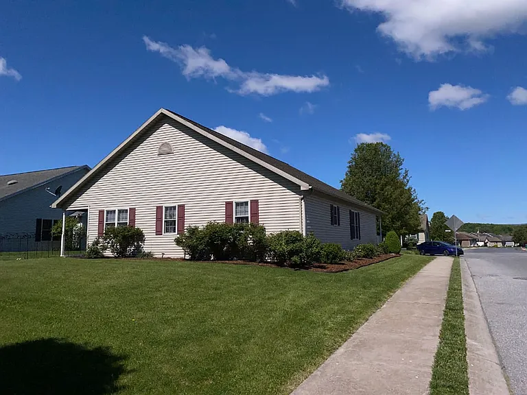 152 Lantern Ln — Photo 4