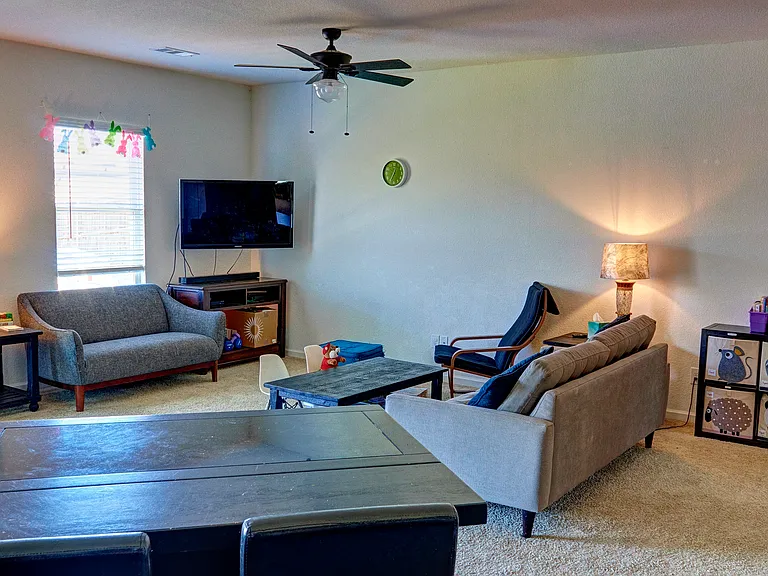 741 Windsor Ct — Photo 18