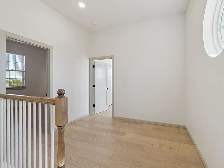 18835 Selah Way — Photo 27
